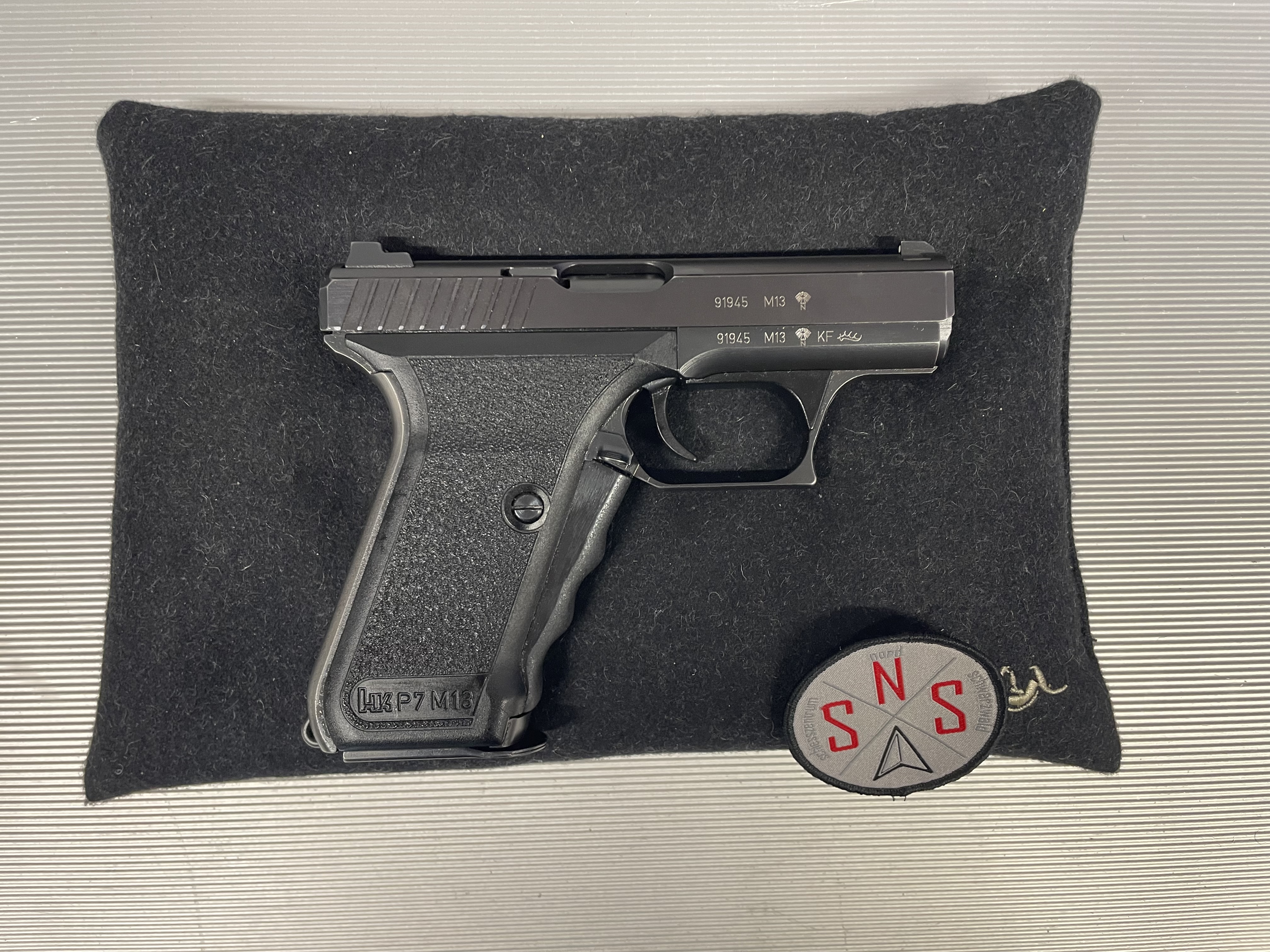 Heckler & Koch HK P7 M13 + 2 x 20er-Magazine 9mmLuger